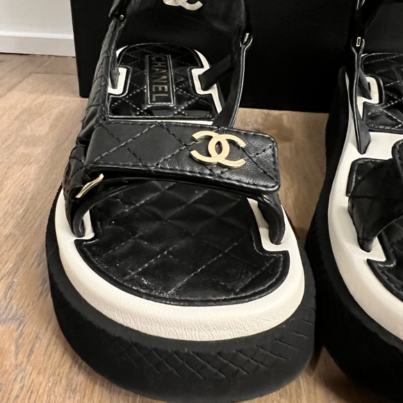 Chanel 2022 “Road to the Sun” sandal - Picture 10 of 13